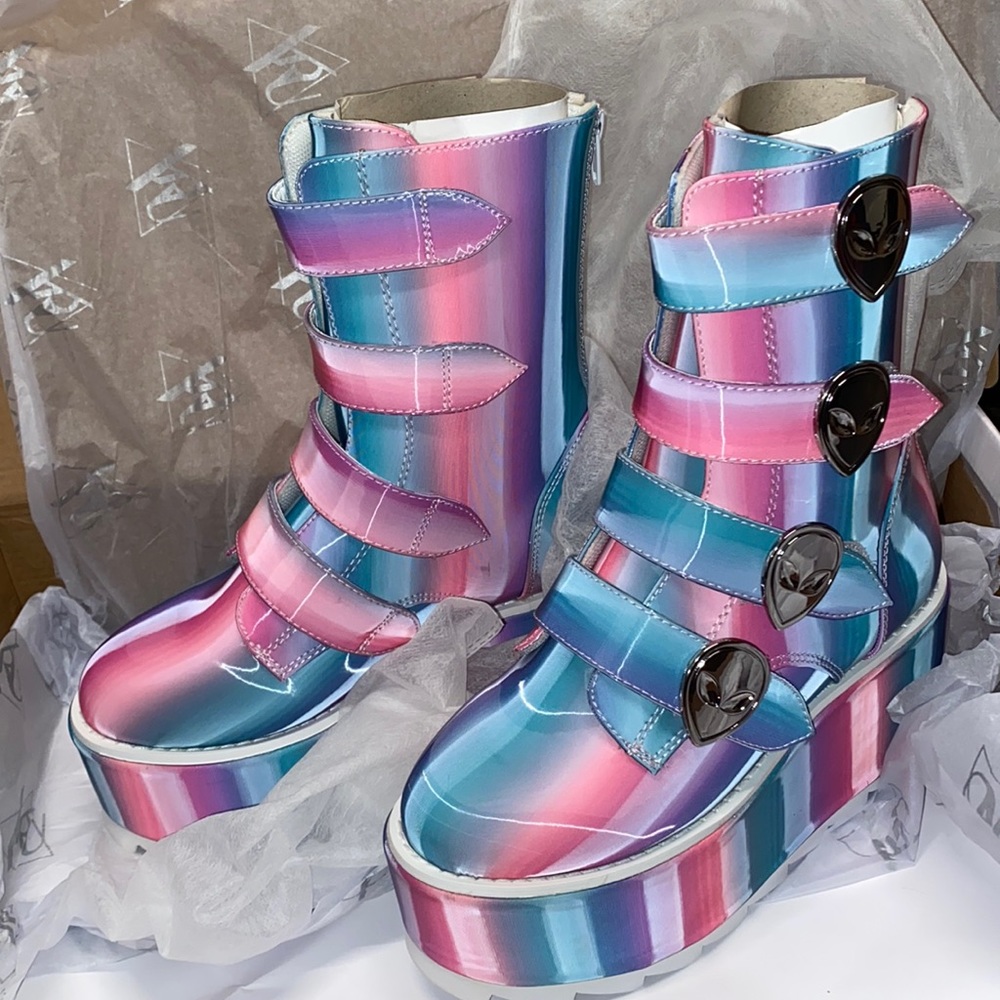 Prizmatiq Pastel Karma Alien Boots